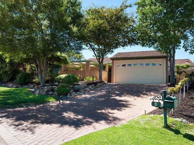 4 Hannah Place, Leeming WA 6149