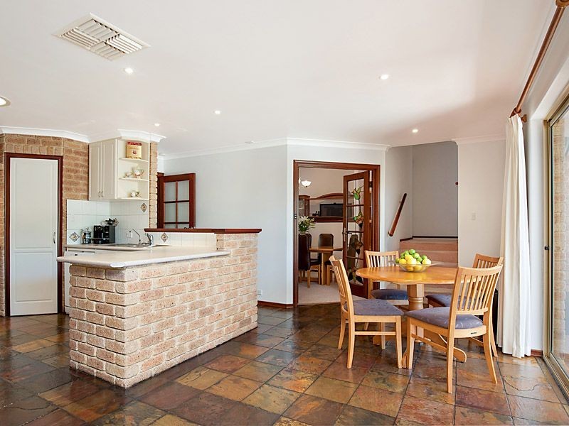 4 Hannah Place, Leeming WA 6149