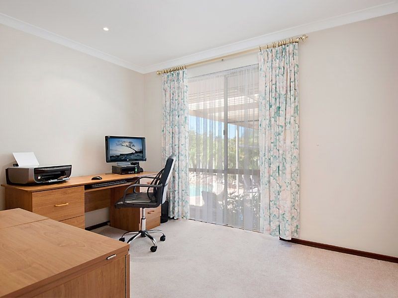 4 Hannah Place, Leeming WA 6149