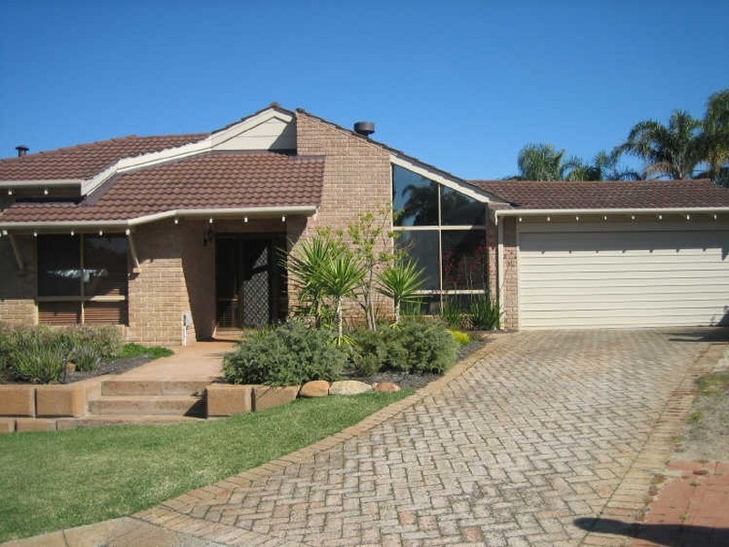 14 Witney Place, Leeming WA 6149