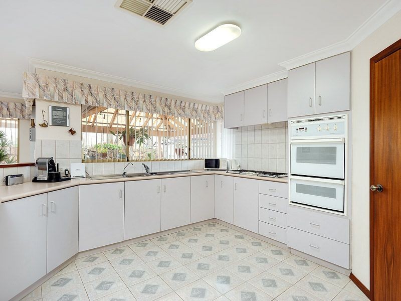 23 Devenish Way, Leeming WA 6149