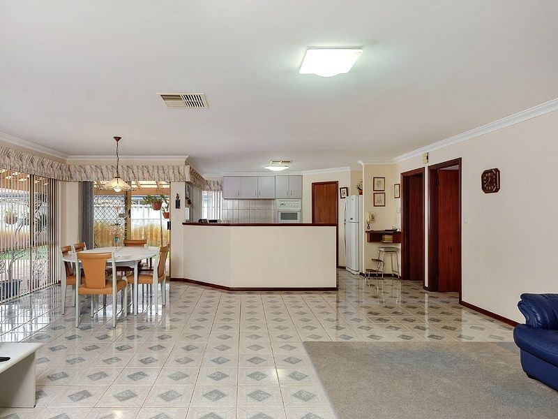 23 Devenish Way, Leeming WA 6149