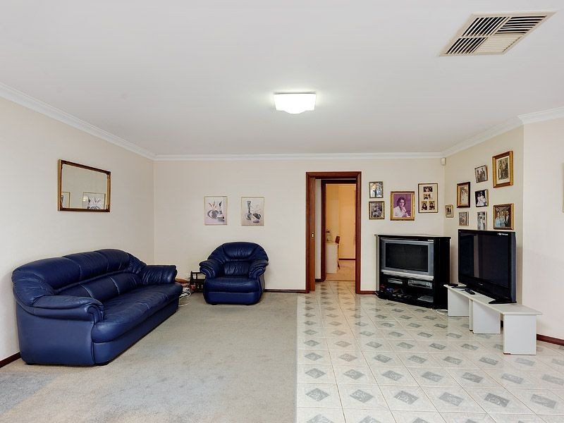 23 Devenish Way, Leeming WA 6149