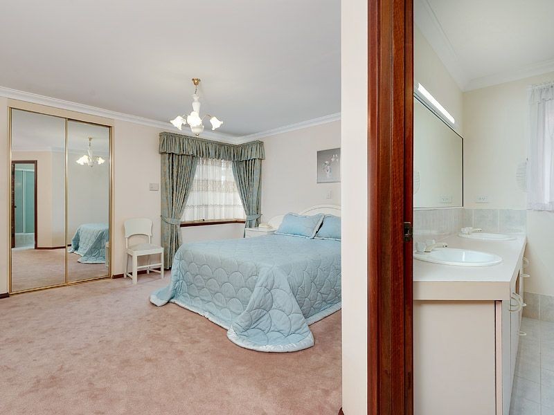 23 Devenish Way, Leeming WA 6149