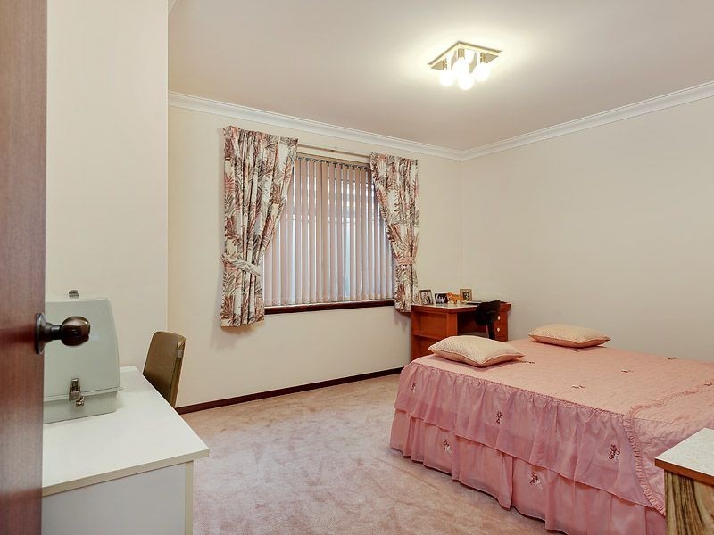 23 Devenish Way, Leeming WA 6149