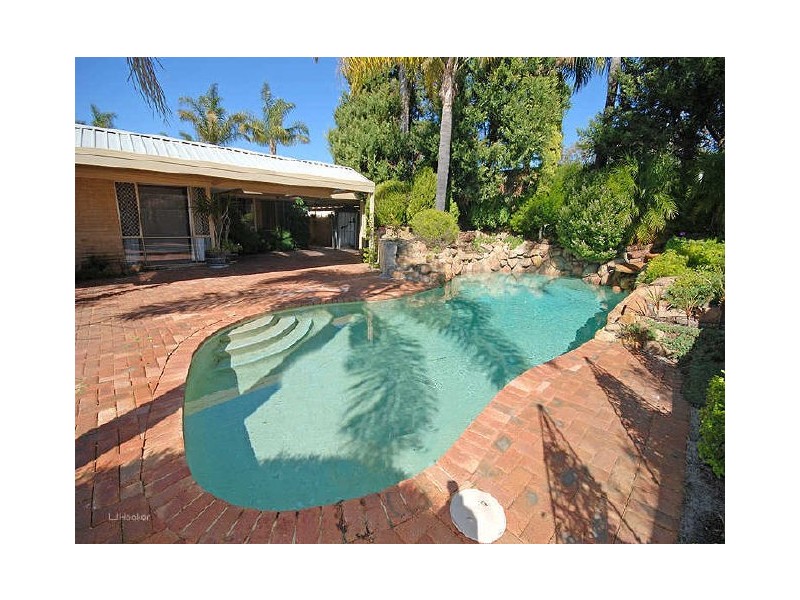16 Bosworth Place, Leeming WA 6149