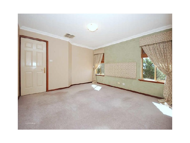16 Bosworth Place, Leeming WA 6149
