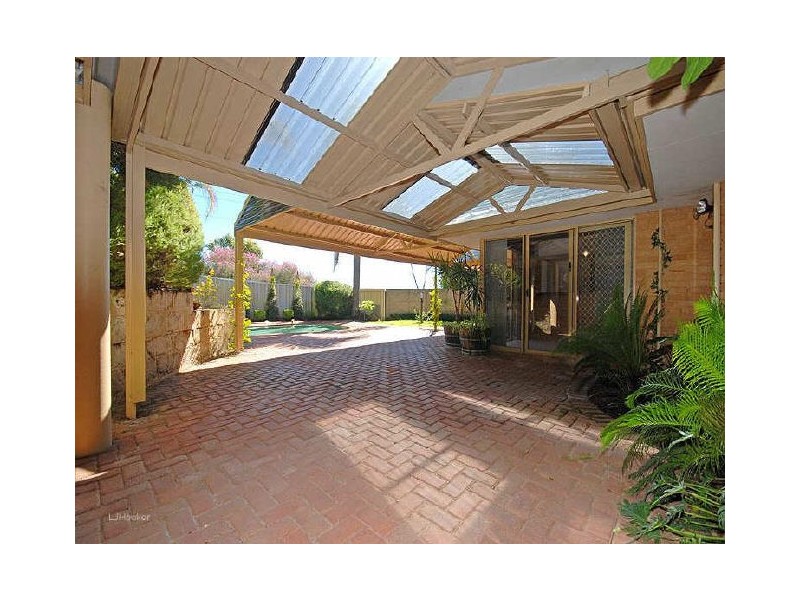 16 Bosworth Place, Leeming WA 6149
