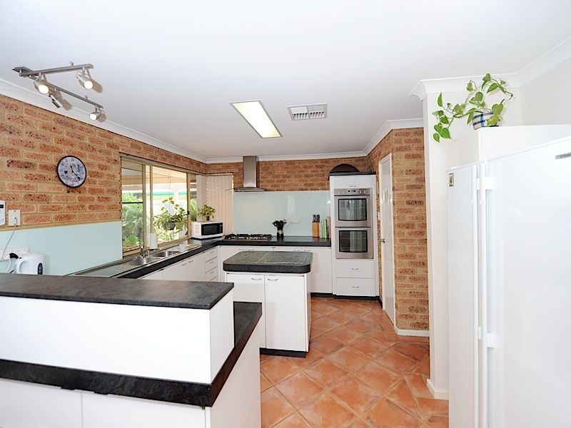 122 Beasley Road, Leeming WA 6149
