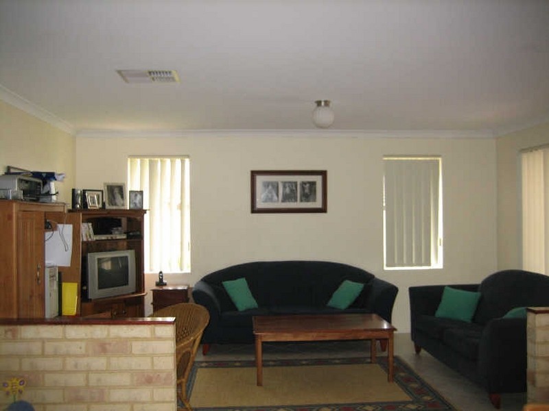 9 Windchime Terrace, Atwell WA 6164