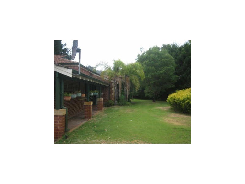 32 Kenby Chase, Wandi WA 6167