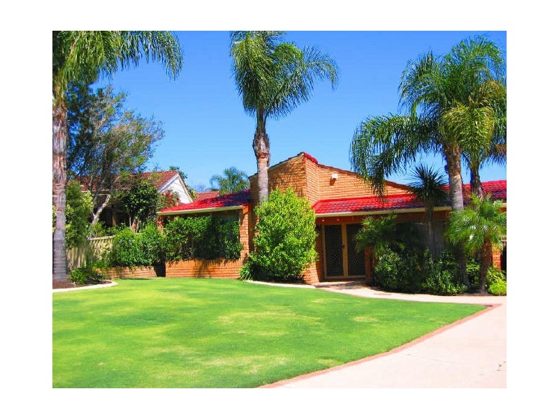 5 Thrum close, Leeming WA 6149