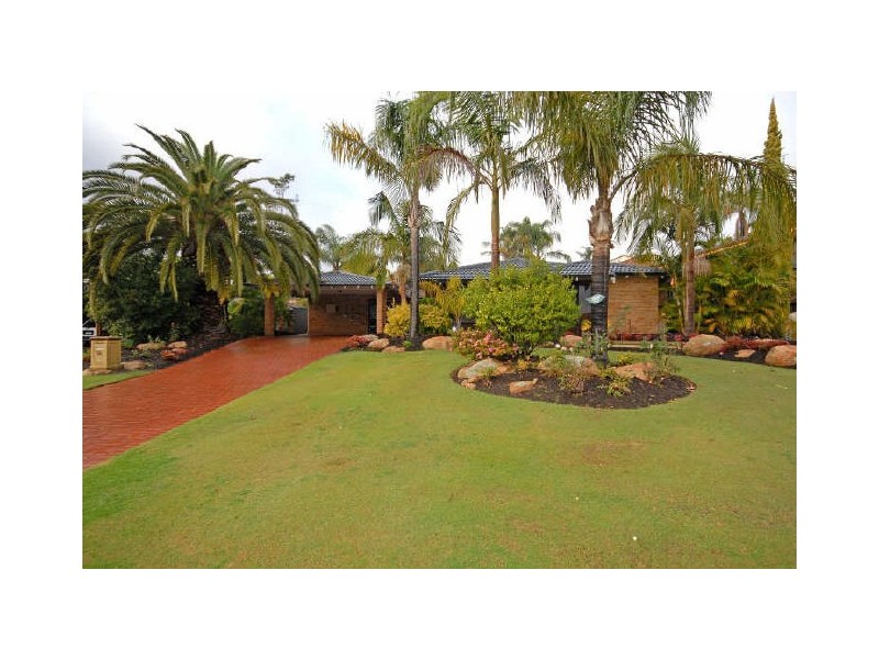14 Harrington Crescent, Leeming WA 6149