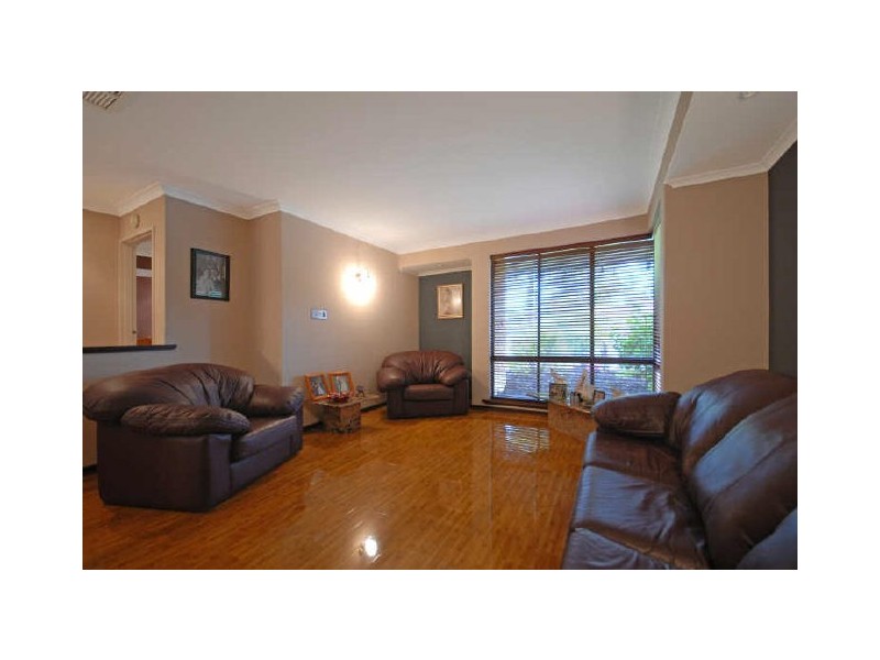 14 Harrington Crescent, Leeming WA 6149