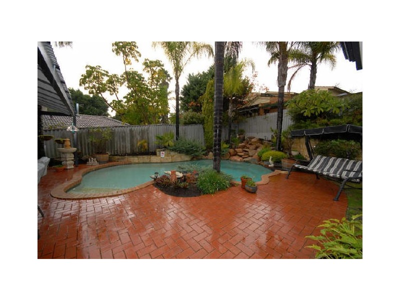 14 Harrington Crescent, Leeming WA 6149