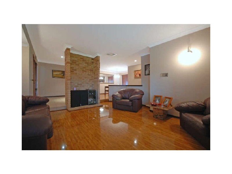 14 Harrington Crescent, Leeming WA 6149