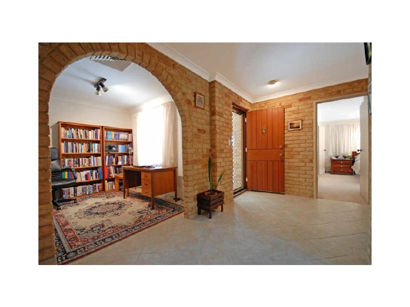 2 Leahy Court, Leeming WA 6149