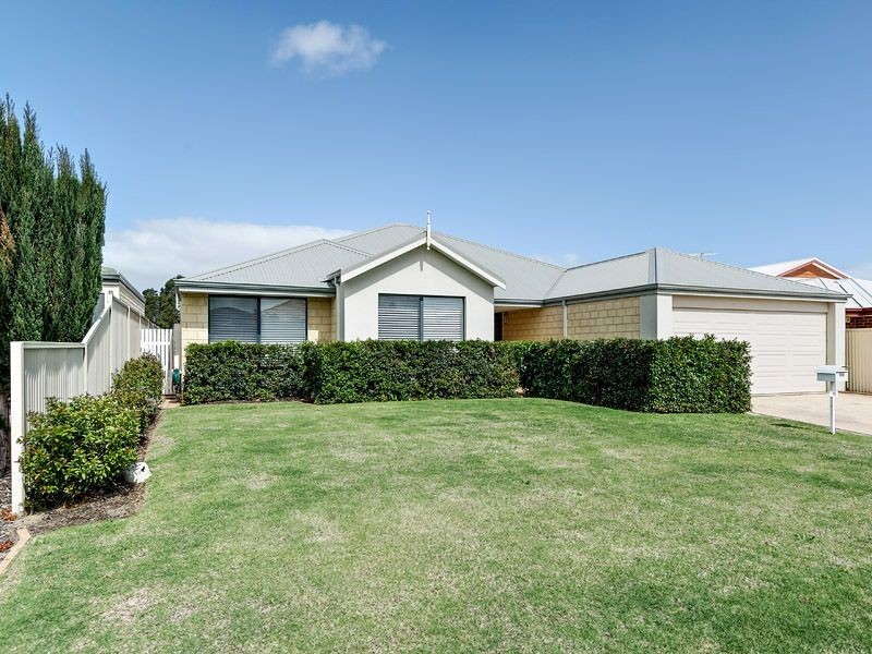 16 Heathcote Way, Bertram WA 6167