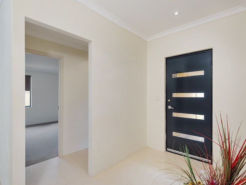 16 Heathcote Way, Bertram WA 6167