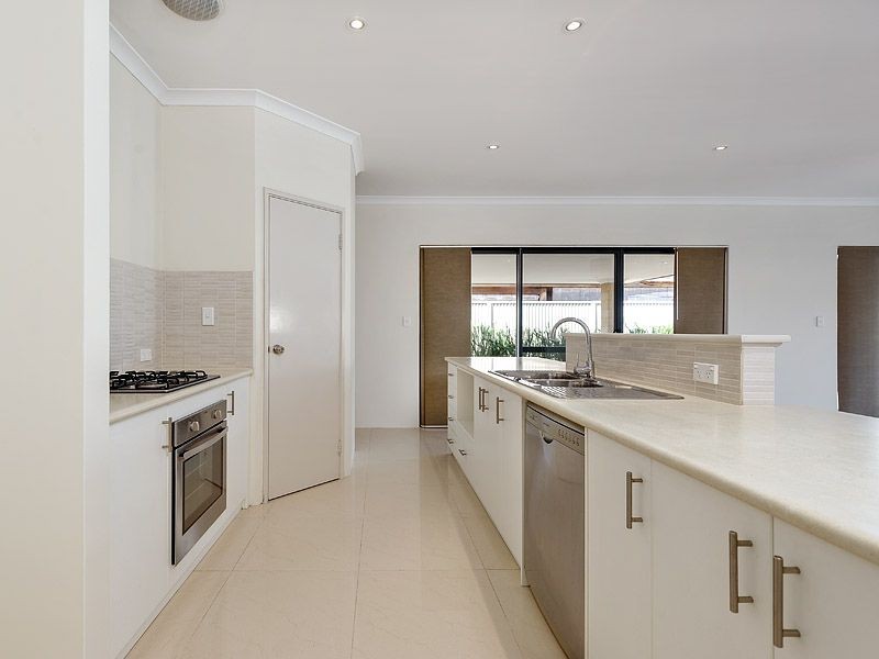 16 Heathcote Way, Bertram WA 6167