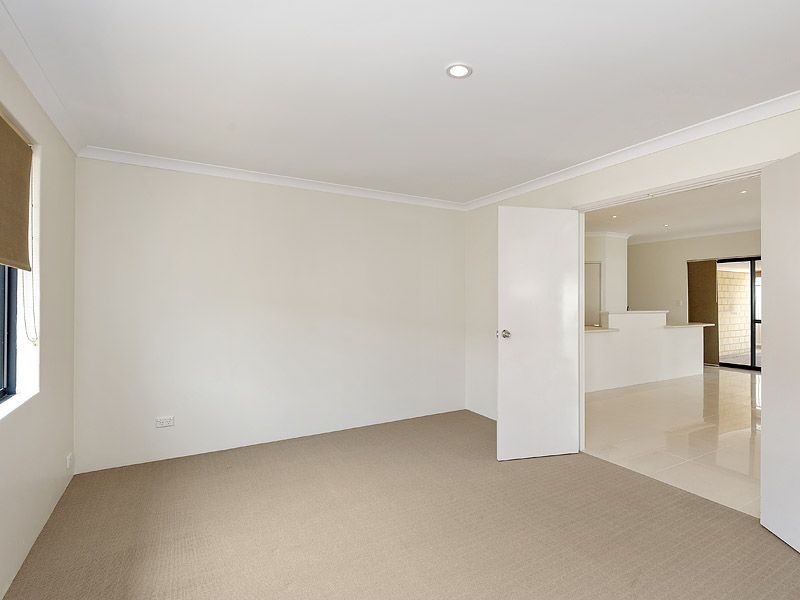 16 Heathcote Way, Bertram WA 6167