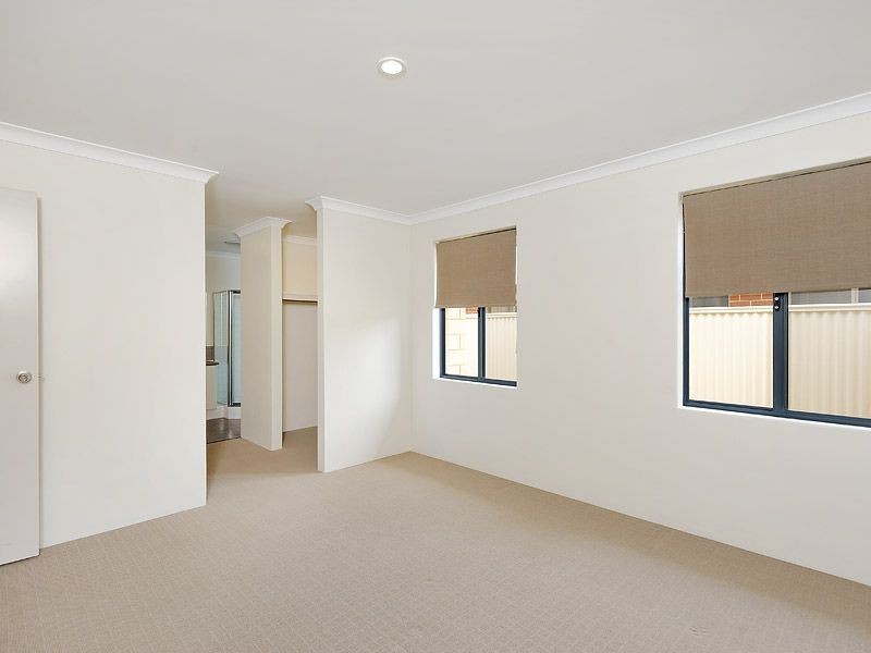 16 Heathcote Way, Bertram WA 6167