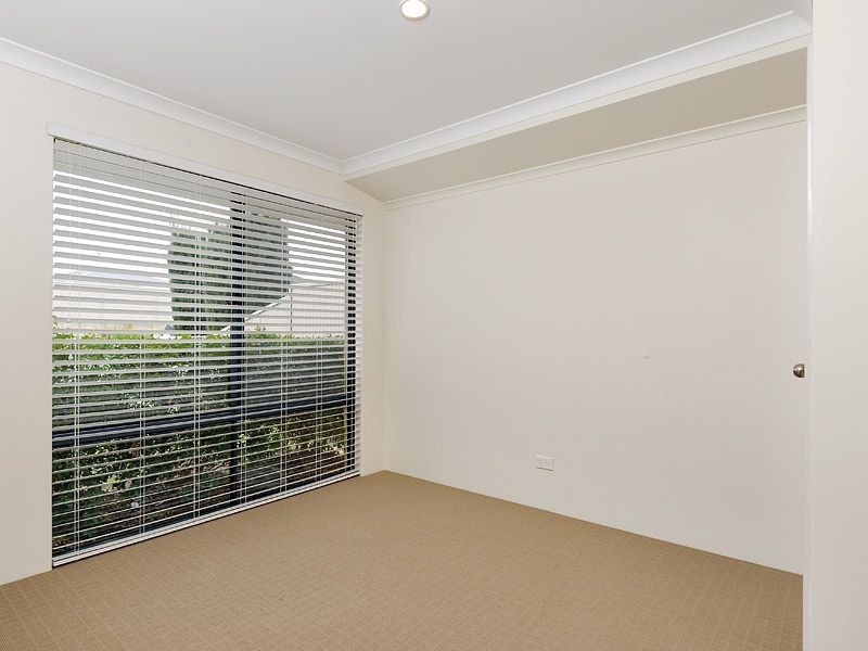 16 Heathcote Way, Bertram WA 6167