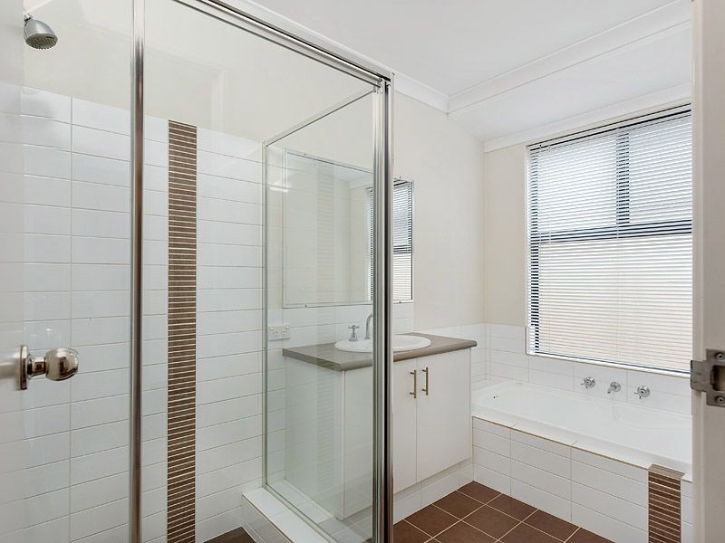 16 Heathcote Way, Bertram WA 6167
