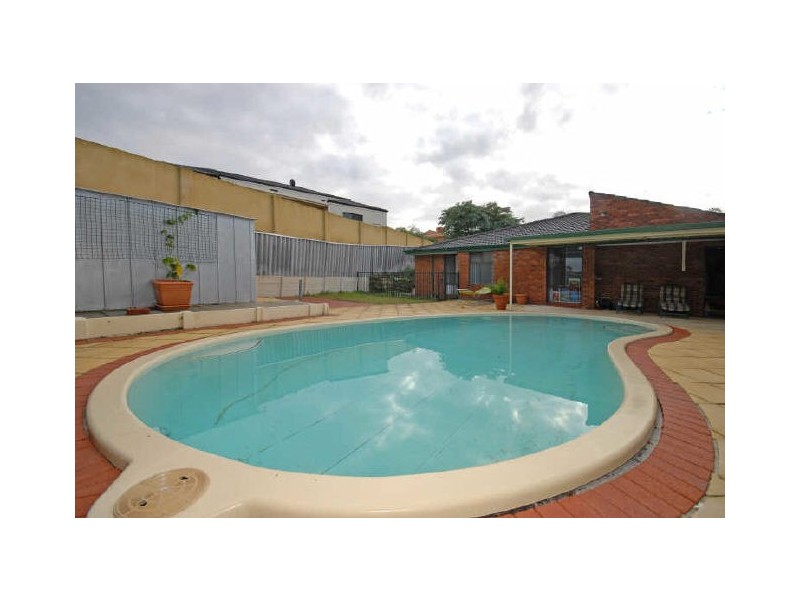 8 Brice Close, Leeming WA 6149