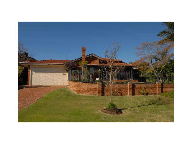 4 Harrington Crescent, Leeming WA 6149