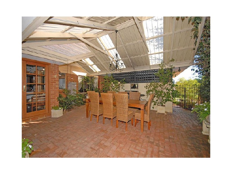 4 Harrington Crescent, Leeming WA 6149