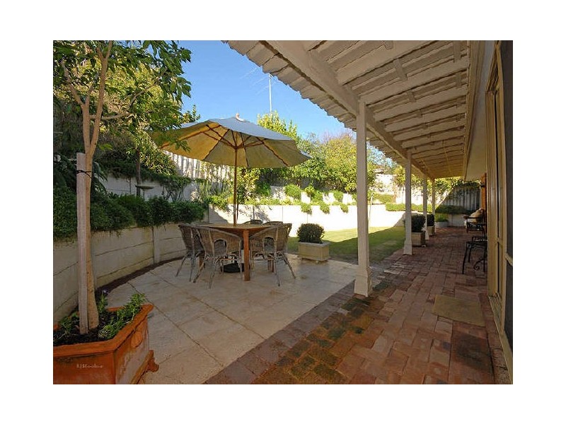4 Harrington Crescent, Leeming WA 6149