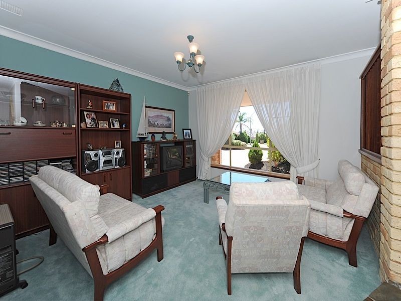 13 Sierra Chase, Leeming WA 6149