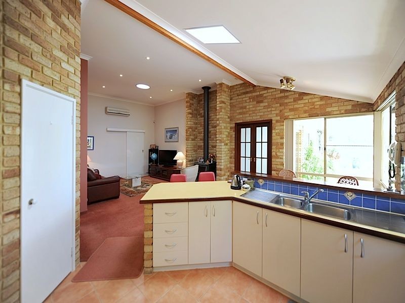 13 Sierra Chase, Leeming WA 6149