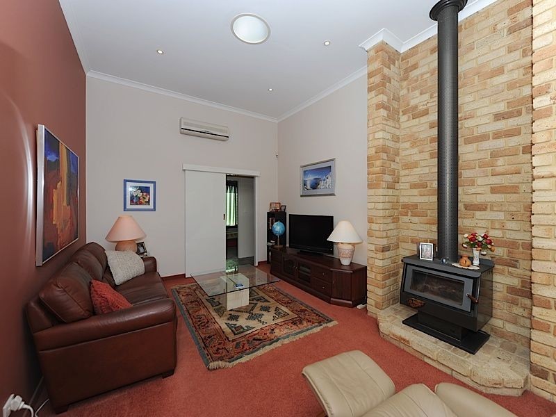 13 Sierra Chase, Leeming WA 6149