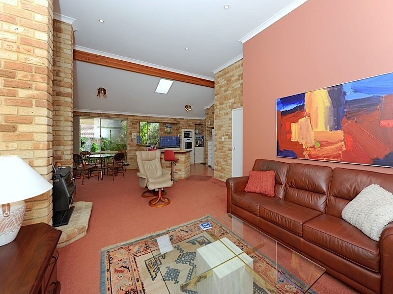 13 Sierra Chase, Leeming WA 6149