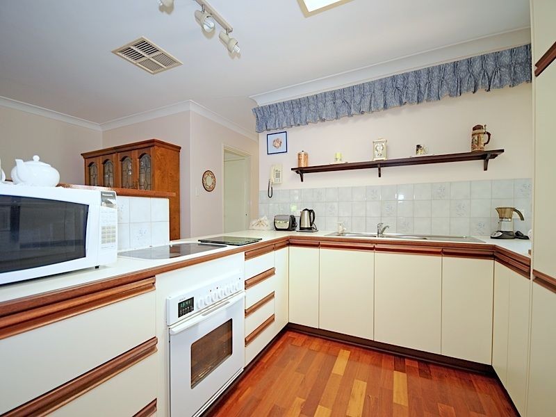 10 Krugger Place, Leeming WA 6149