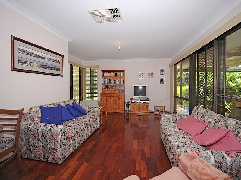 10 Krugger Place, Leeming WA 6149