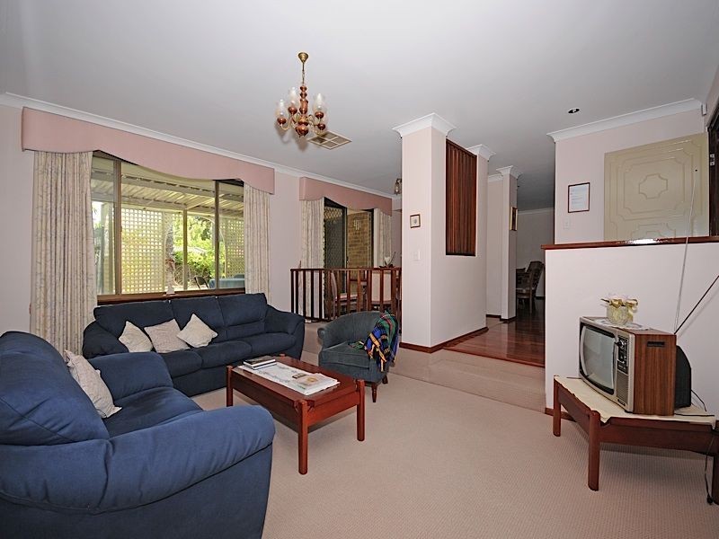10 Krugger Place, Leeming WA 6149