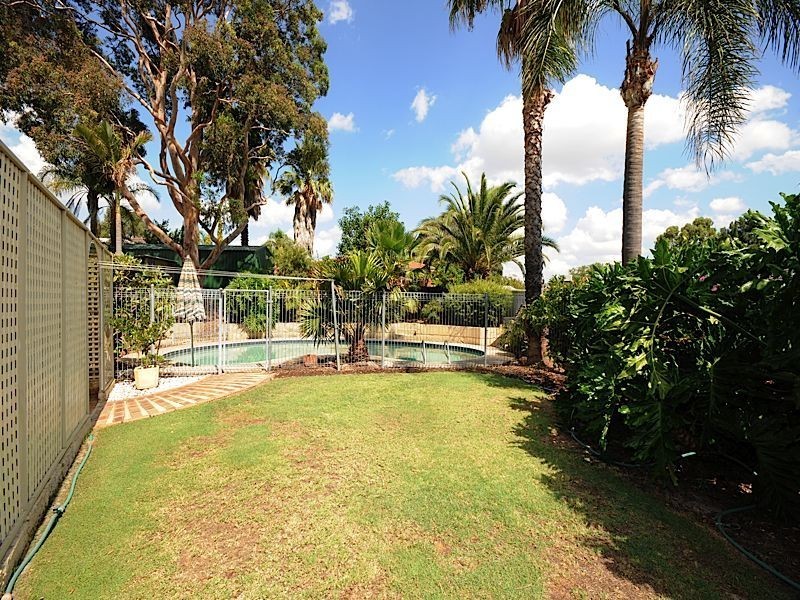 10 Krugger Place, Leeming WA 6149