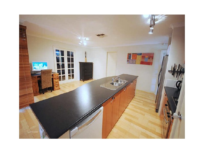 11 Karijini Close, Bibra Lake WA 6163