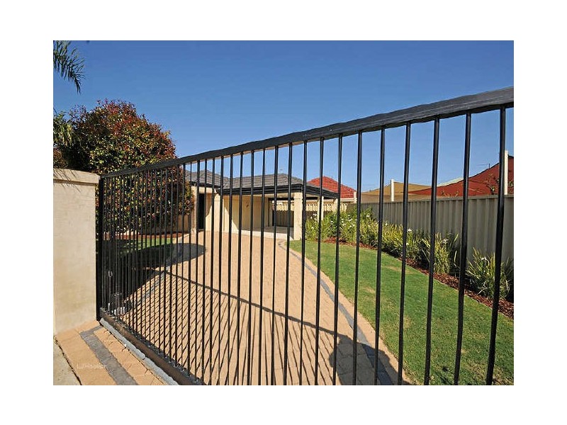 11 Karijini Close, Bibra Lake WA 6163