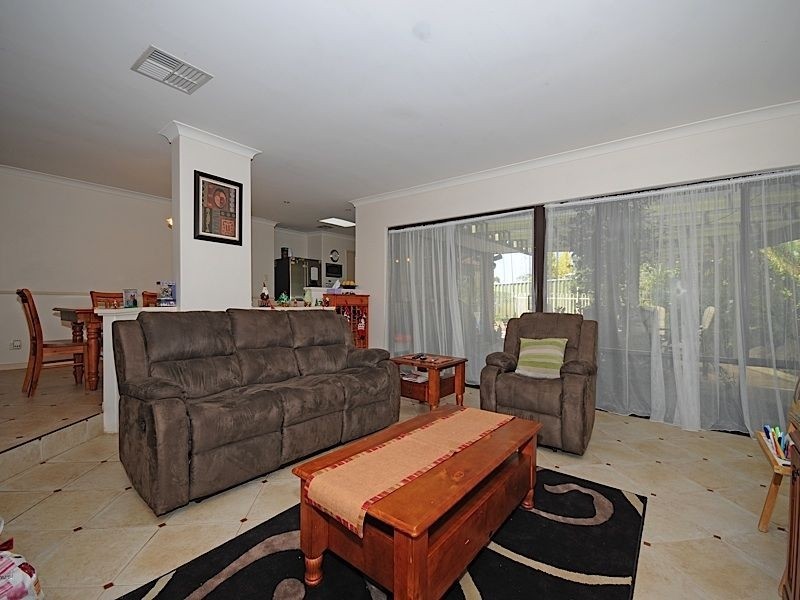 7 Treby Place, Leeming WA 6149