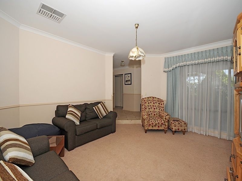 7 Treby Place, Leeming WA 6149