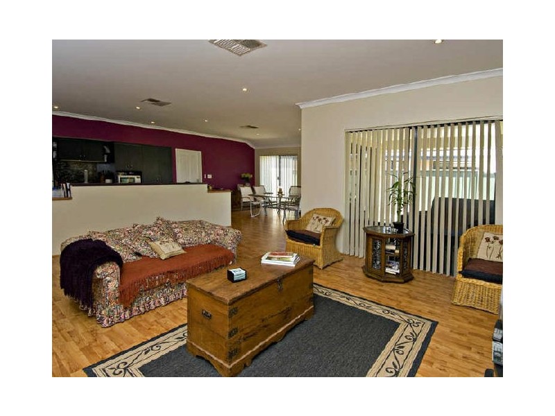 4 Bendee Drive, Atwell WA 6164