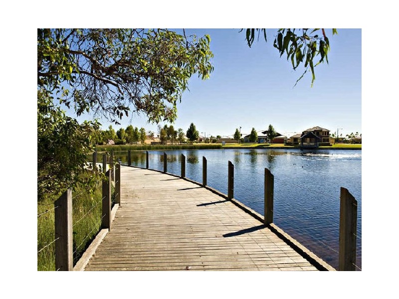 9 Windchime Terrace, Atwell WA 6164