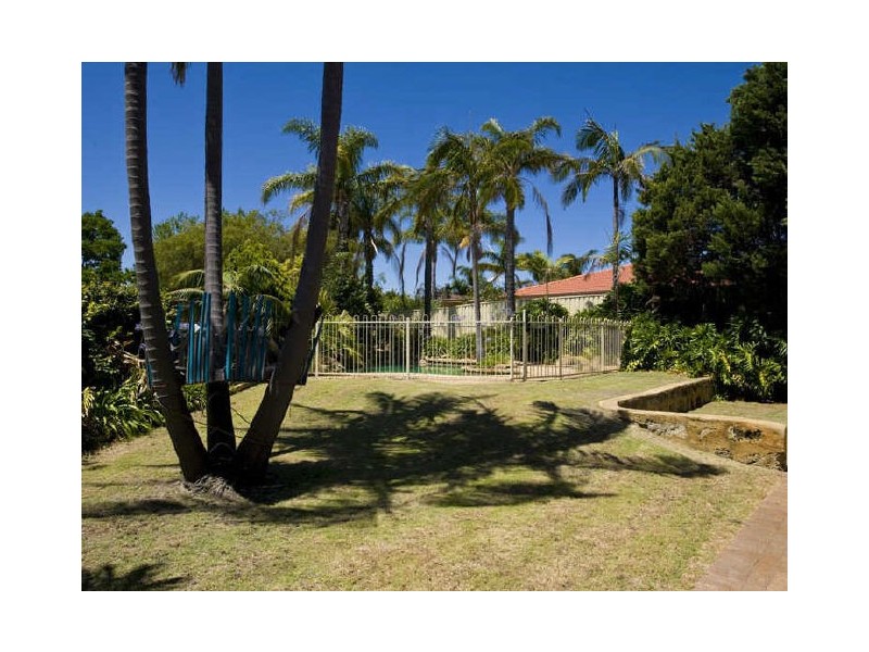 17 Meadow Grove, Leeming WA 6149