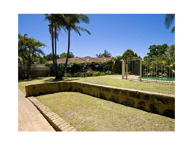 17 Meadow Grove, Leeming WA 6149