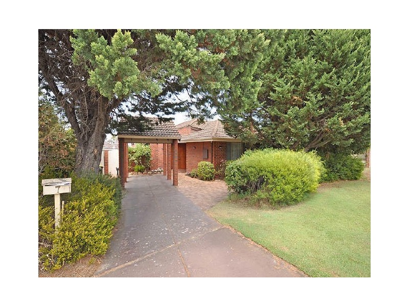 7 Fuller Close, Leeming WA 6149