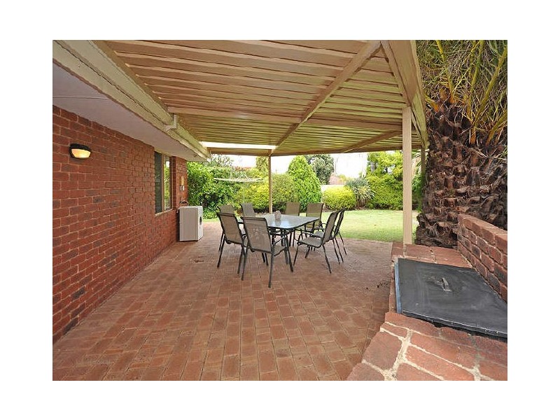 7 Fuller Close, Leeming WA 6149